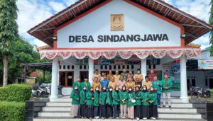 MAHASISWA TADRIS BAHASA INGGRIS MENGIKUTI KULIAH KERJA NYATA (KKN) TEMATIK BERBASIS MASJID IAIN SYEKH NURJATI CIREBON TAHUN 2022