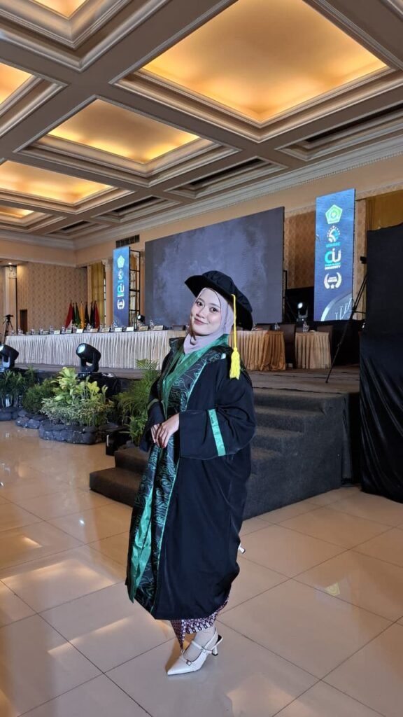 Mahasiswi Tadris Bahasa Inggris Raih Predikat Wisudawati Terbaik