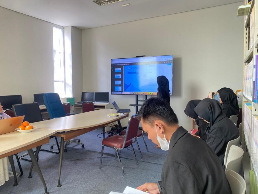 Program Studi Tadris Bahasa Inggris Gelar Sidang Munaqosah bagi Mahasiswa Tingkat Akhir 12 Mei 2026